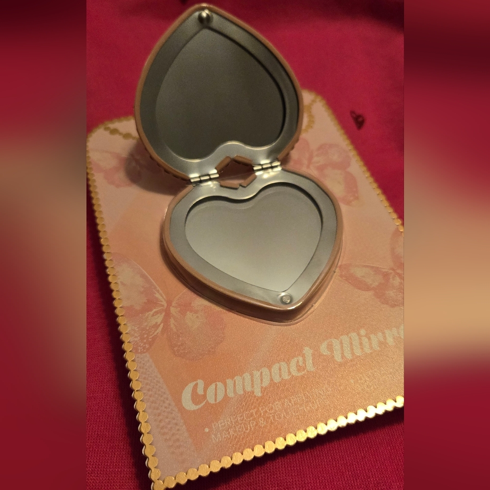 Paris Hilton Rhinestone Heart Compact Mirror - Picture 9 of 11